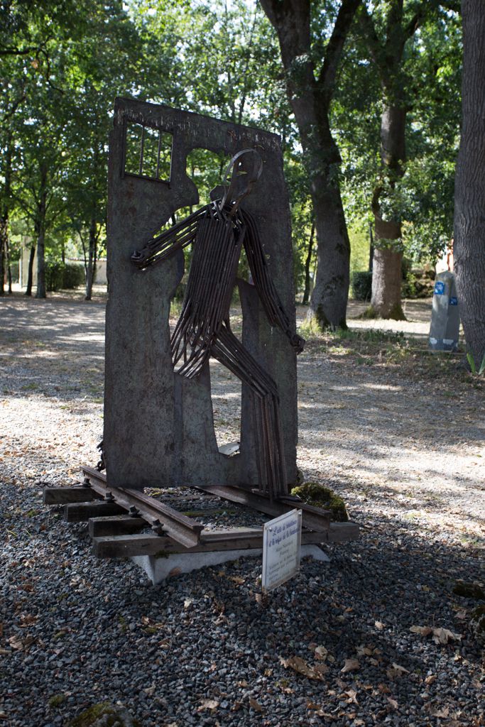 Œuvre d'Alain Nouraud dans le jardin de paix