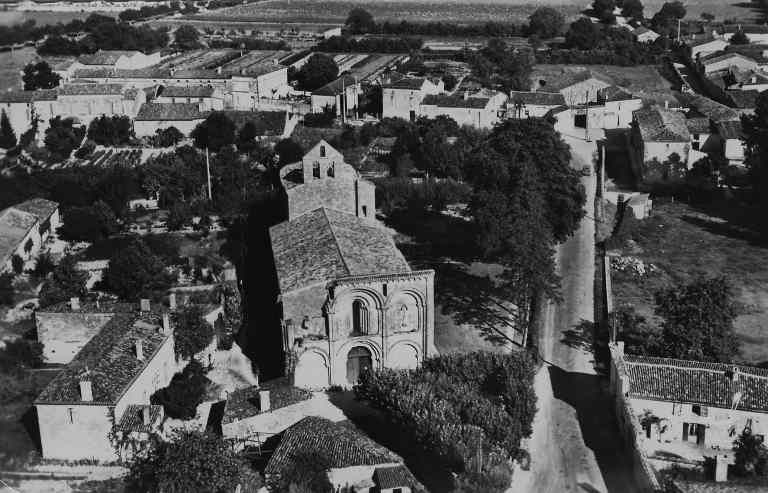 vue aérienne église de Saint Hérie