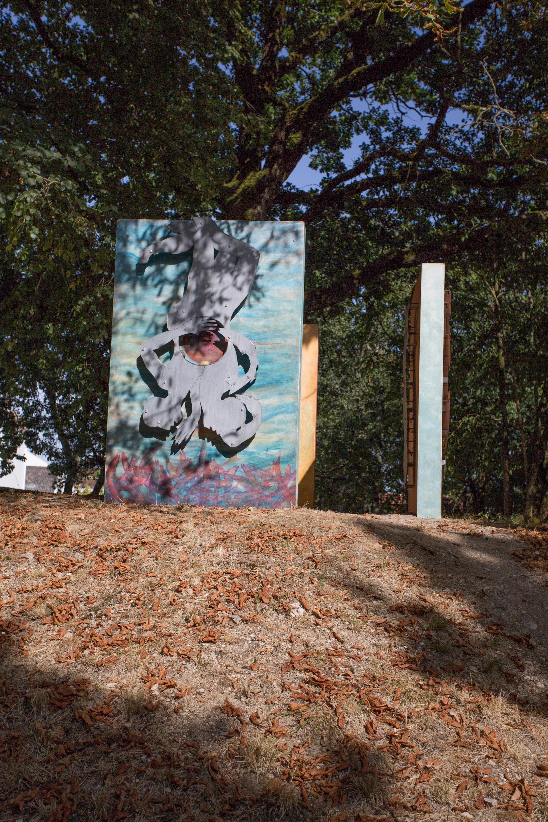 Œuvre de Karen Papacek dans le jardin de paix